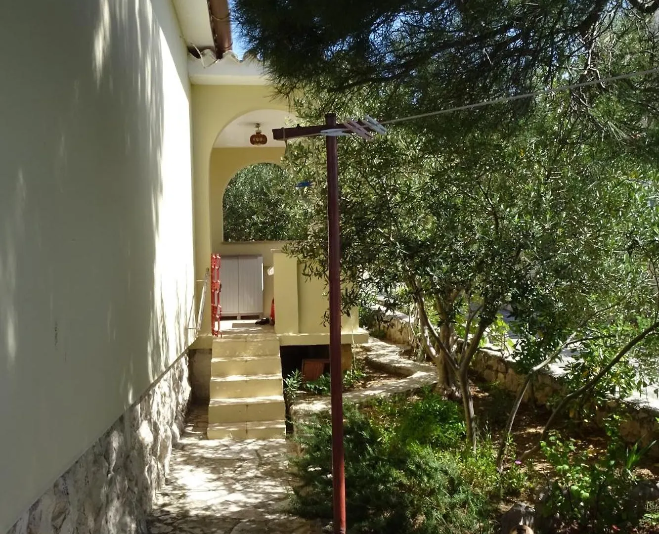 Apartmani Slavica Kuca Blizu Mora Sa Terasom Barbat na Rabu Хорватия