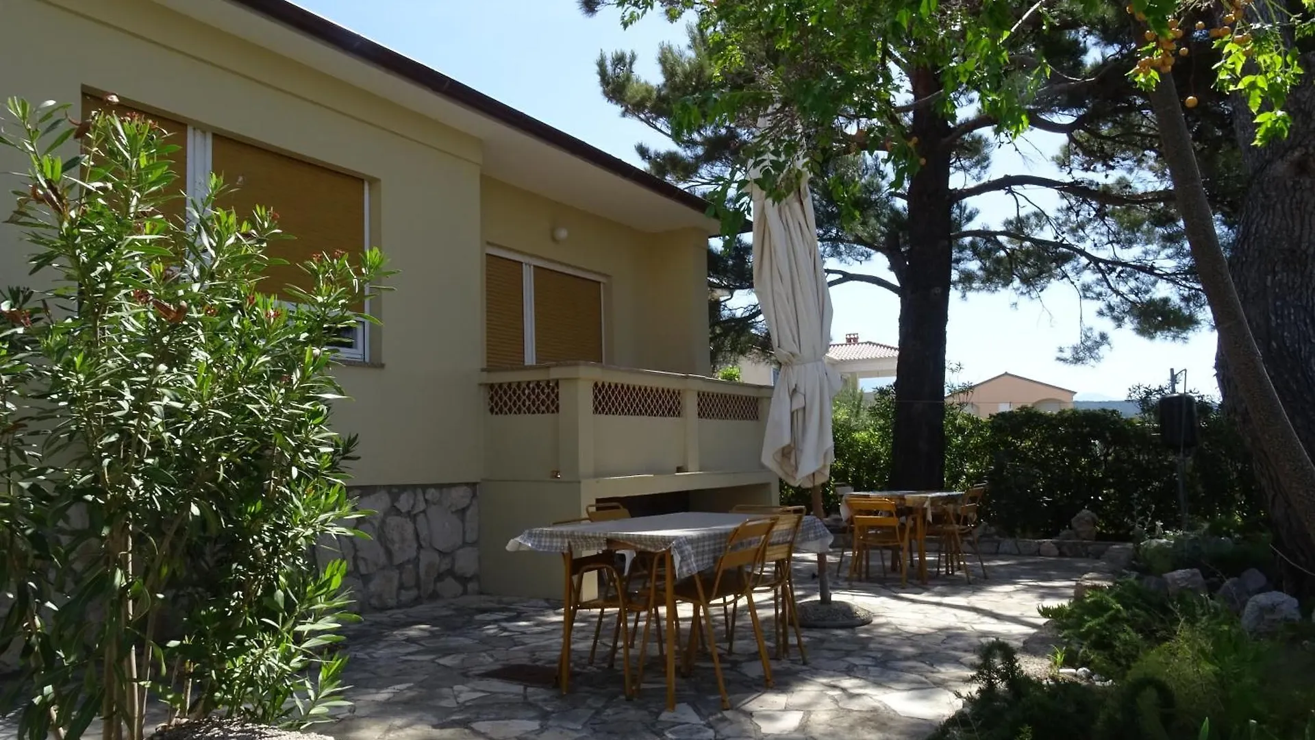 Apartmani Slavica Kuca Blizu Mora Sa Terasom Barbat na Rabu